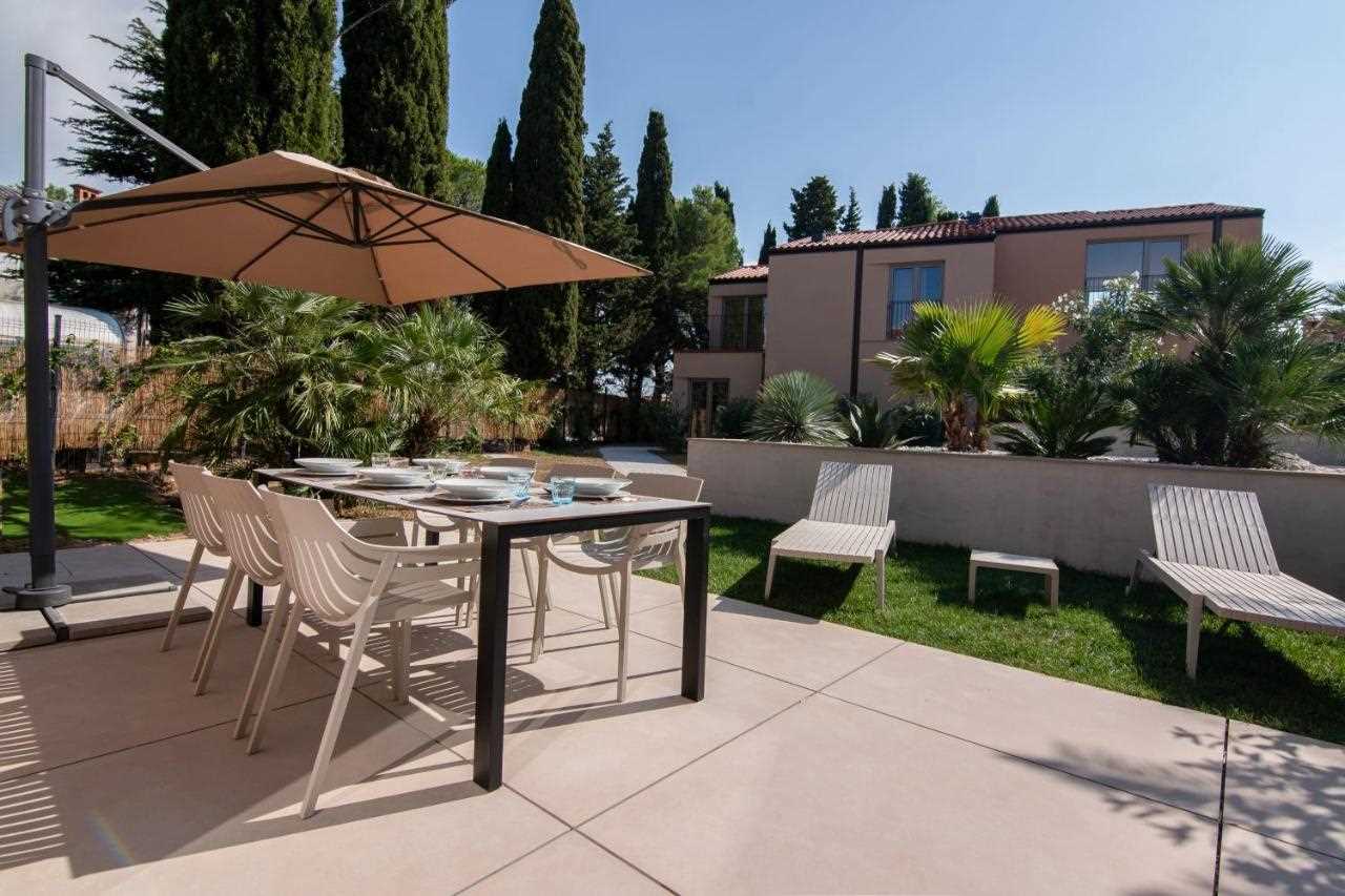 Apartment with 3 bedrooms, balcony and terrace Adelis