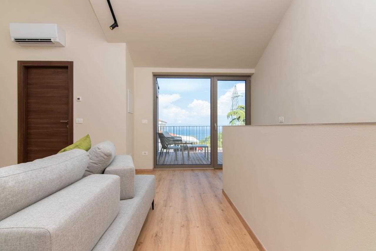 Apartment with 3 bedrooms, balcony and terrace Adelis