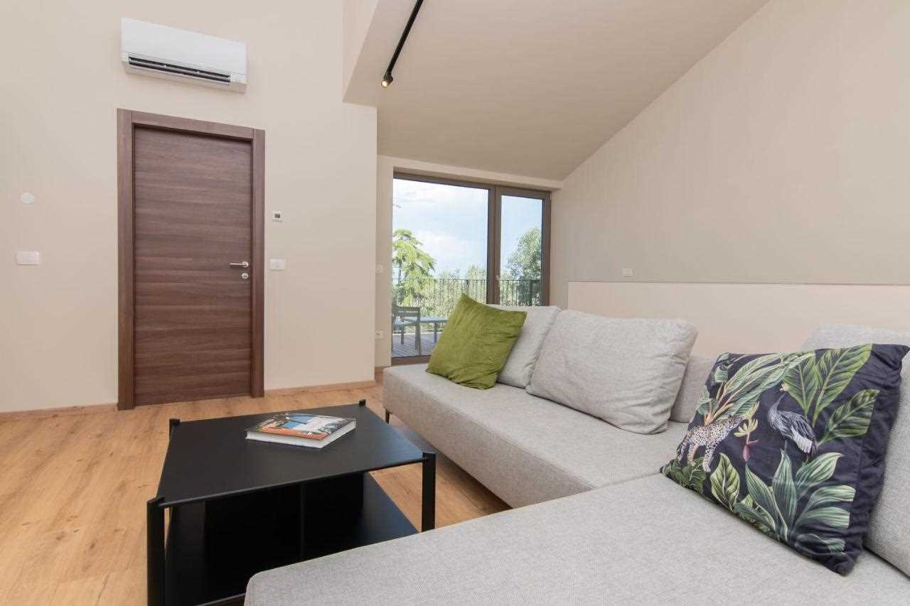 Apartment with 3 bedrooms, balcony and terrace Adelis