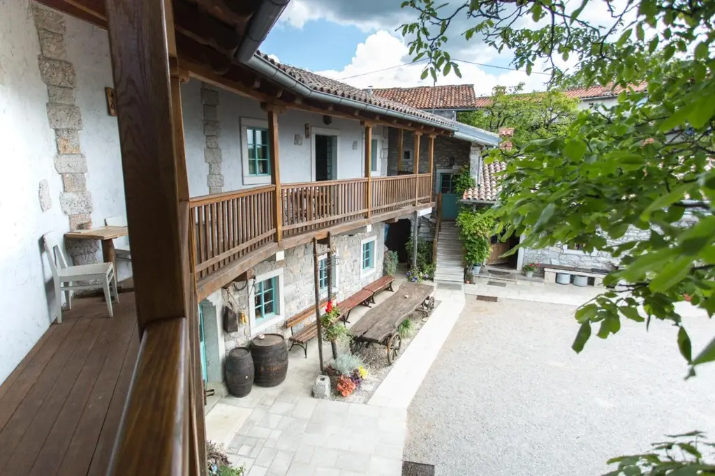 One-Bedroom Apartment in Sežana for Up to 4