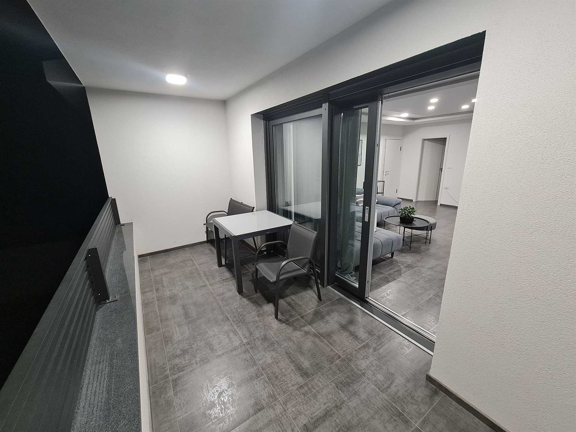 Villa Capris - One Bedroom Apartment with balcony