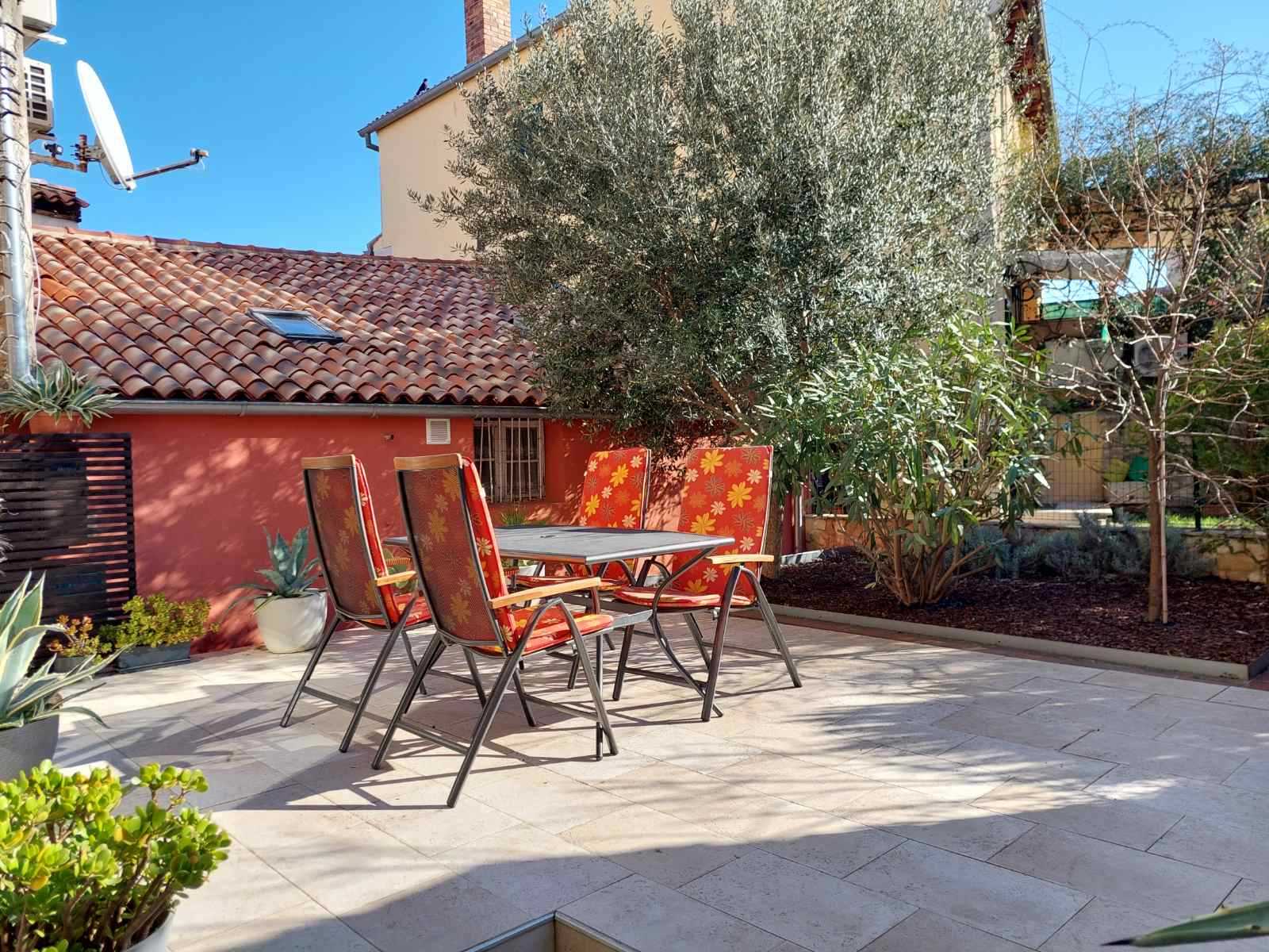 32. PICCOLO GIARDINO