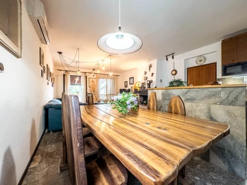 Villa for 8 Guests in Mravince with Pool & Hot Tub