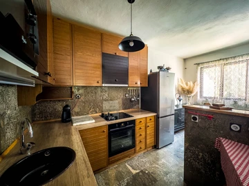 Villa for 8 Guests in Mravince with Pool & Hot Tub