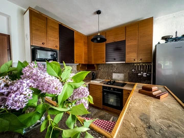 Villa for 8 Guests in Mravince with Pool & Hot Tub