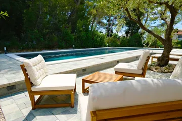 Villa for 8 Guests in Mravince with Pool & Hot Tub