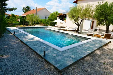 Villa for 8 Guests in Mravince with Pool & Hot Tub