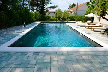 Villa for 8 Guests in Mravince with Pool & Hot Tub