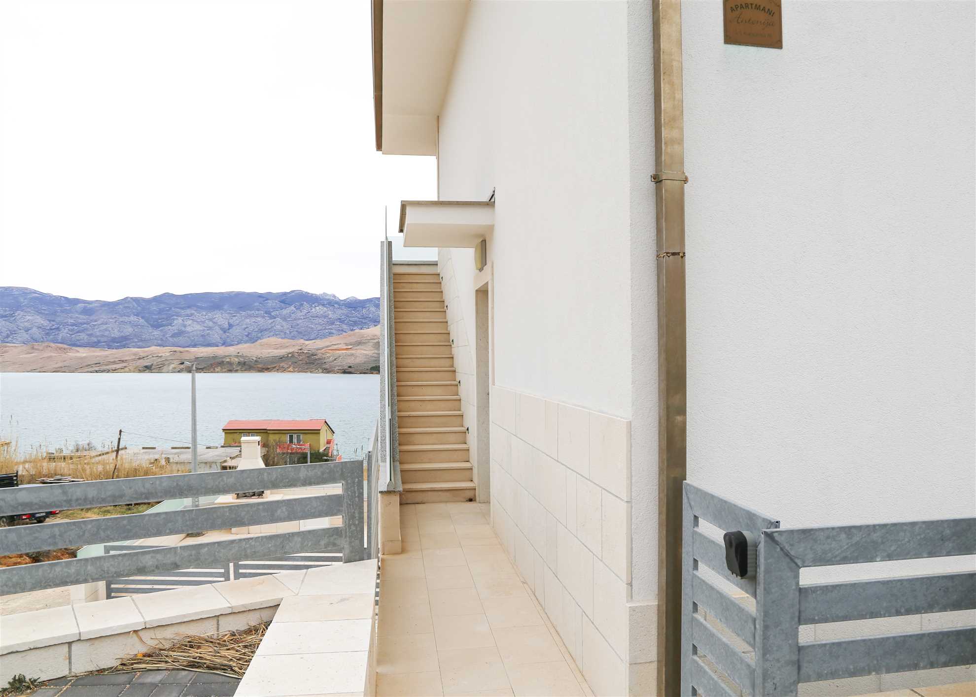 CROWONDER Pag View Apartments- Apartman A2 s pogledom na more