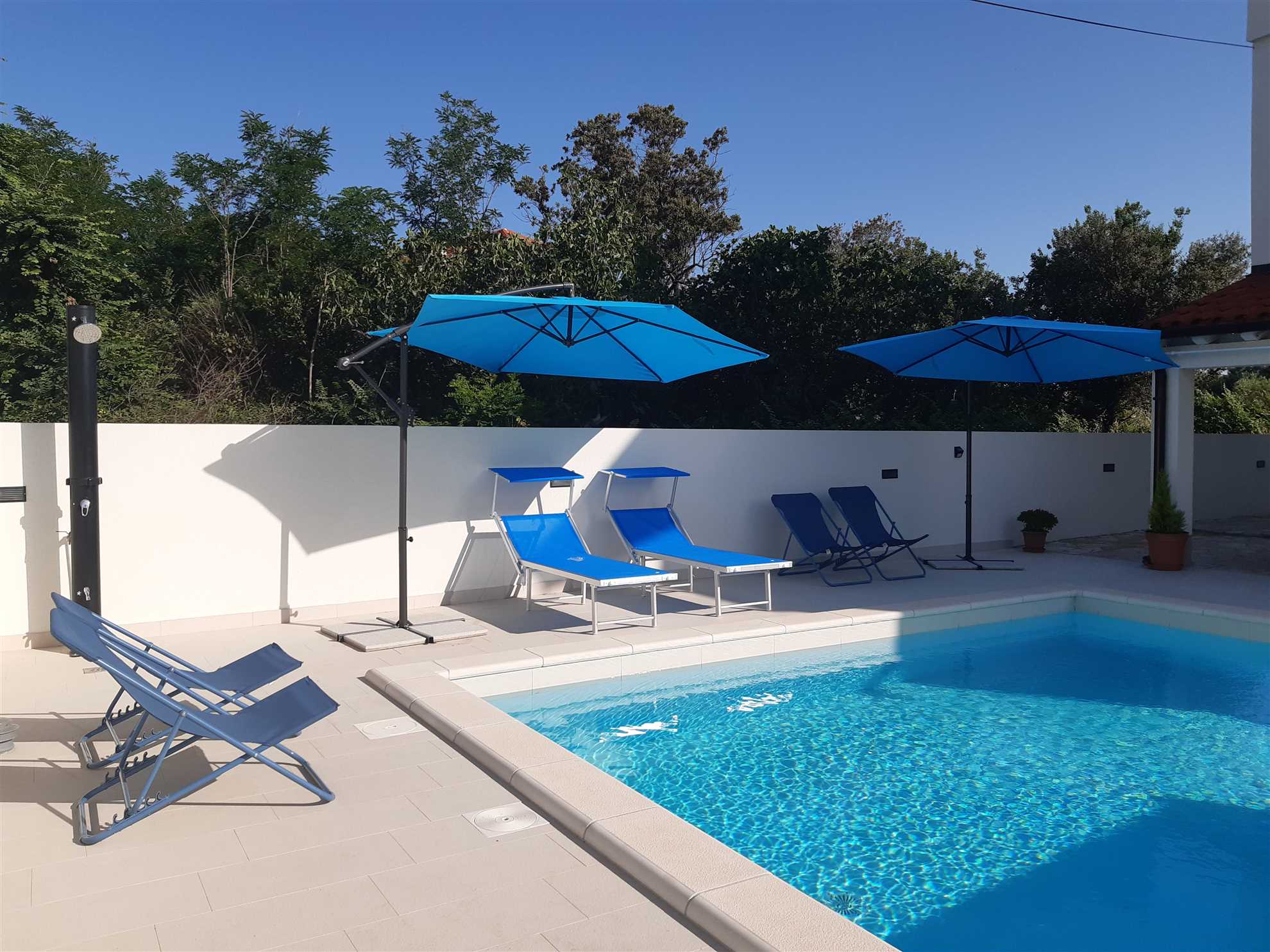 CROWONDER Villa Albus - Apartment with a Private Swimming Pool