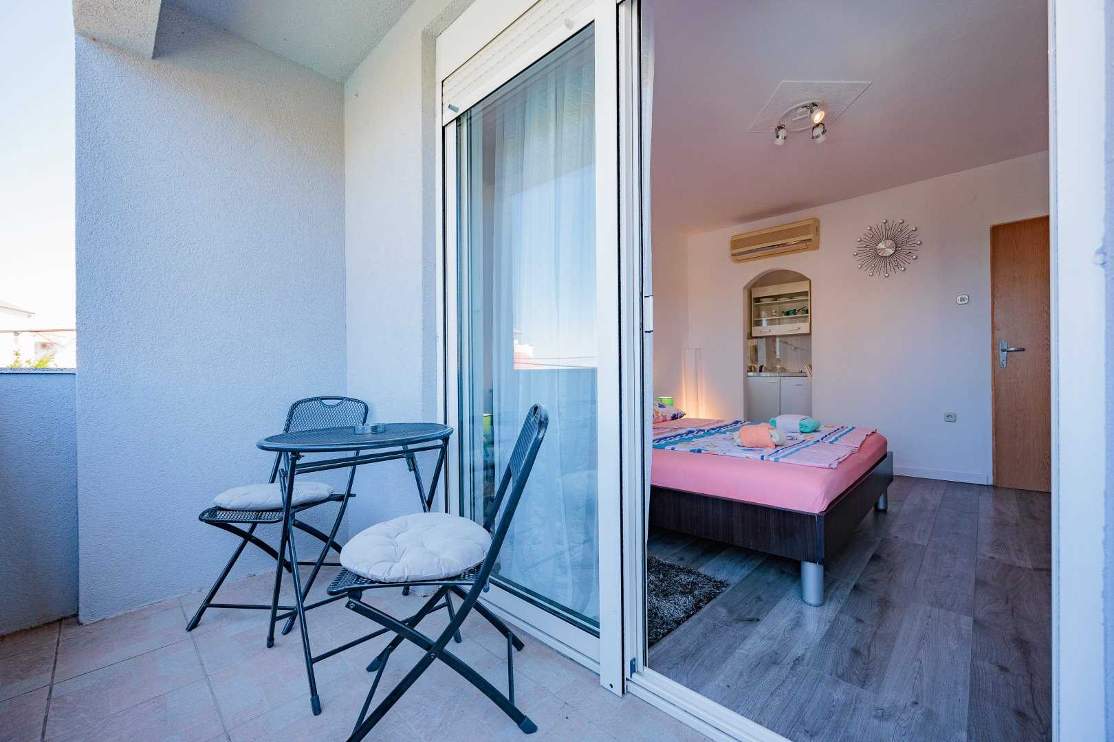 Crowonder Lucky Apartment A4  with Swimming Pool