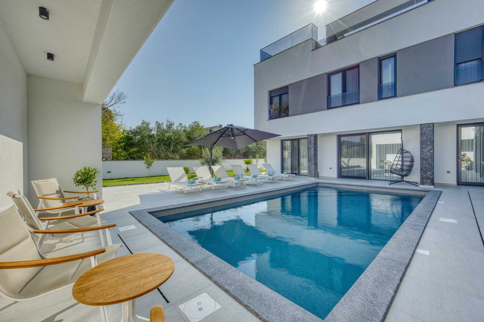 CROWONDER Villa Elena with Two Swimming Pools and Sauna