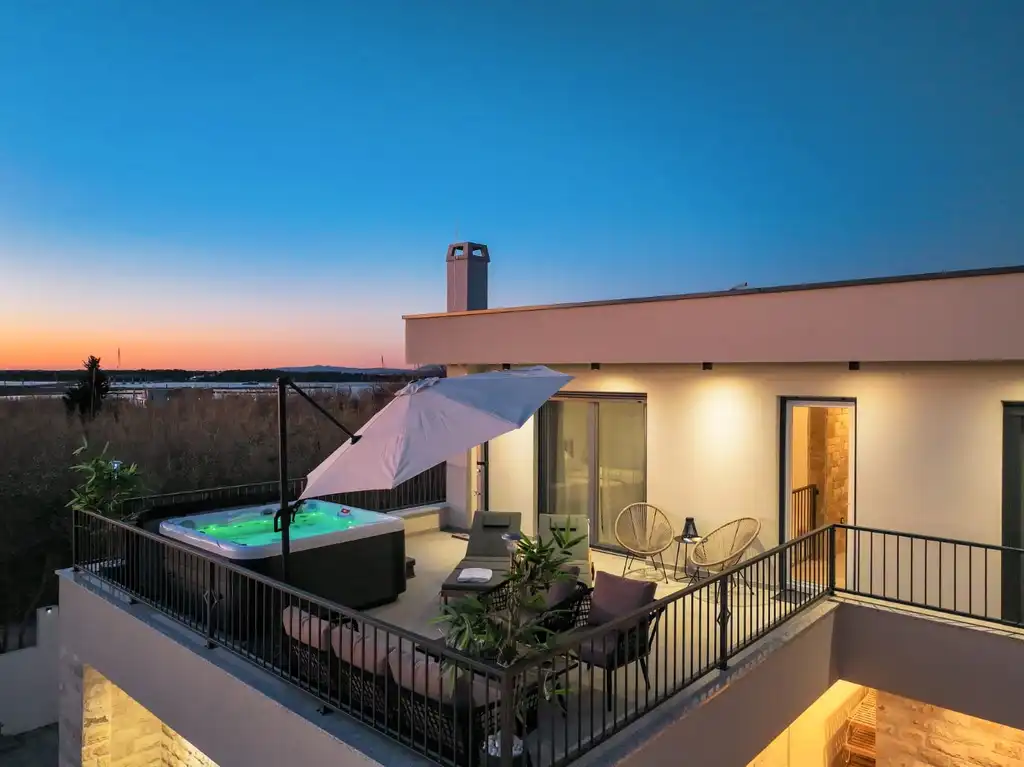 Villa in Privlaka for 8 with Heated Pool & Jacuzzi