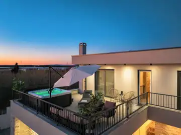 Villa in Privlaka for 8 with Heated Pool & Jacuzzi