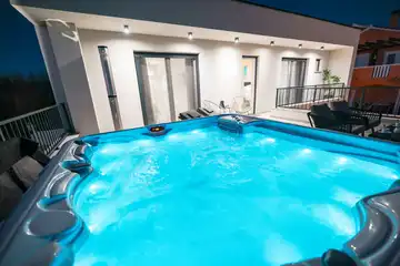 Villa in Privlaka for 8 with Heated Pool & Jacuzzi