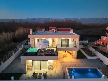 Villa in Privlaka for 8 with Heated Pool & Jacuzzi
