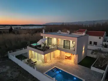 Villa in Privlaka for 8 with Heated Pool & Jacuzzi