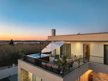 Villa in Privlaka for 8 with Heated Pool & Jacuzzi