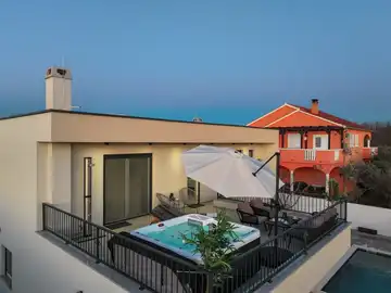 Villa in Privlaka for 8 with Heated Pool & Jacuzzi