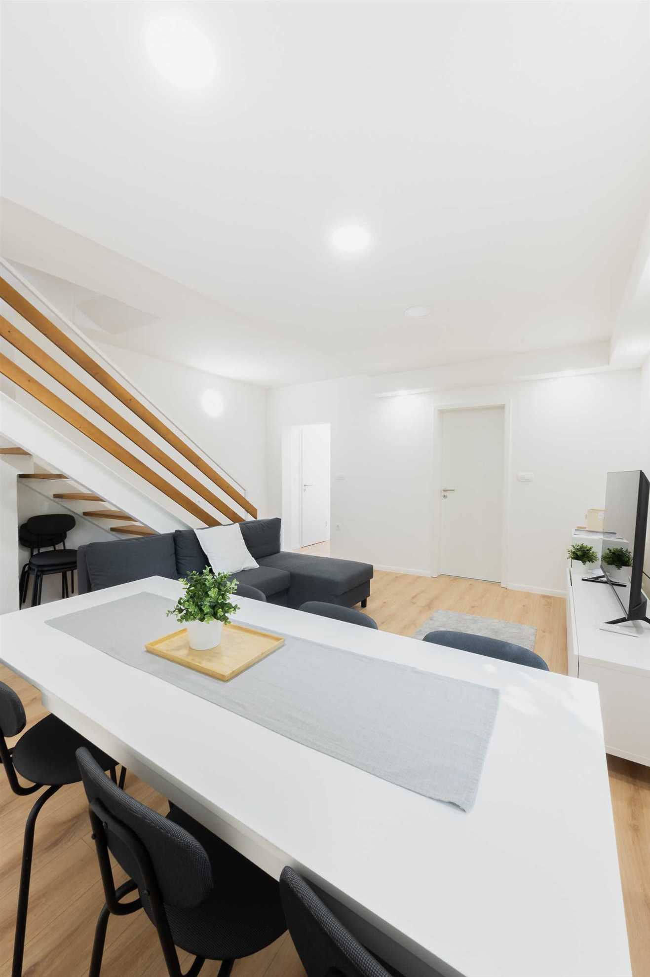 Argo 3, 9 pax Residence