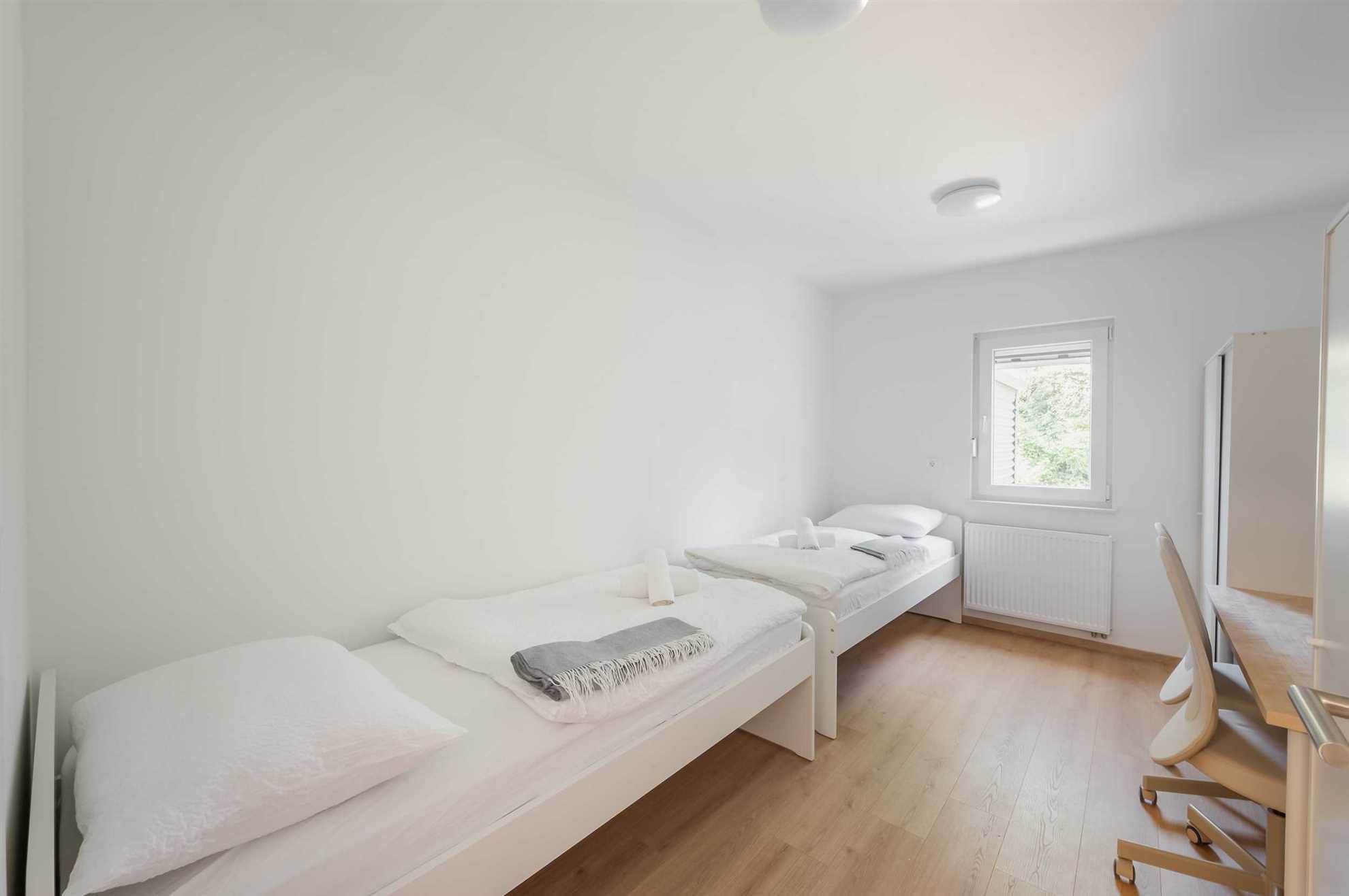 Argo 5, 5 pax Residence