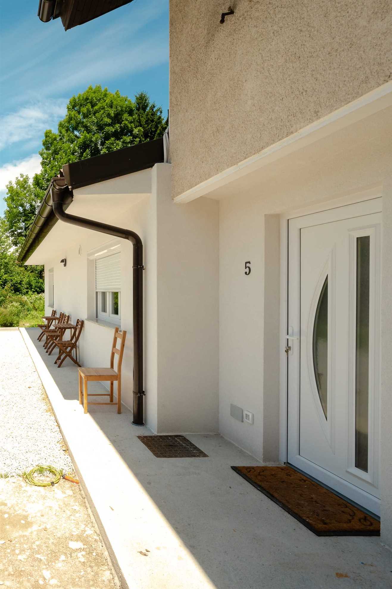 Argo 5, 5 pax Residence