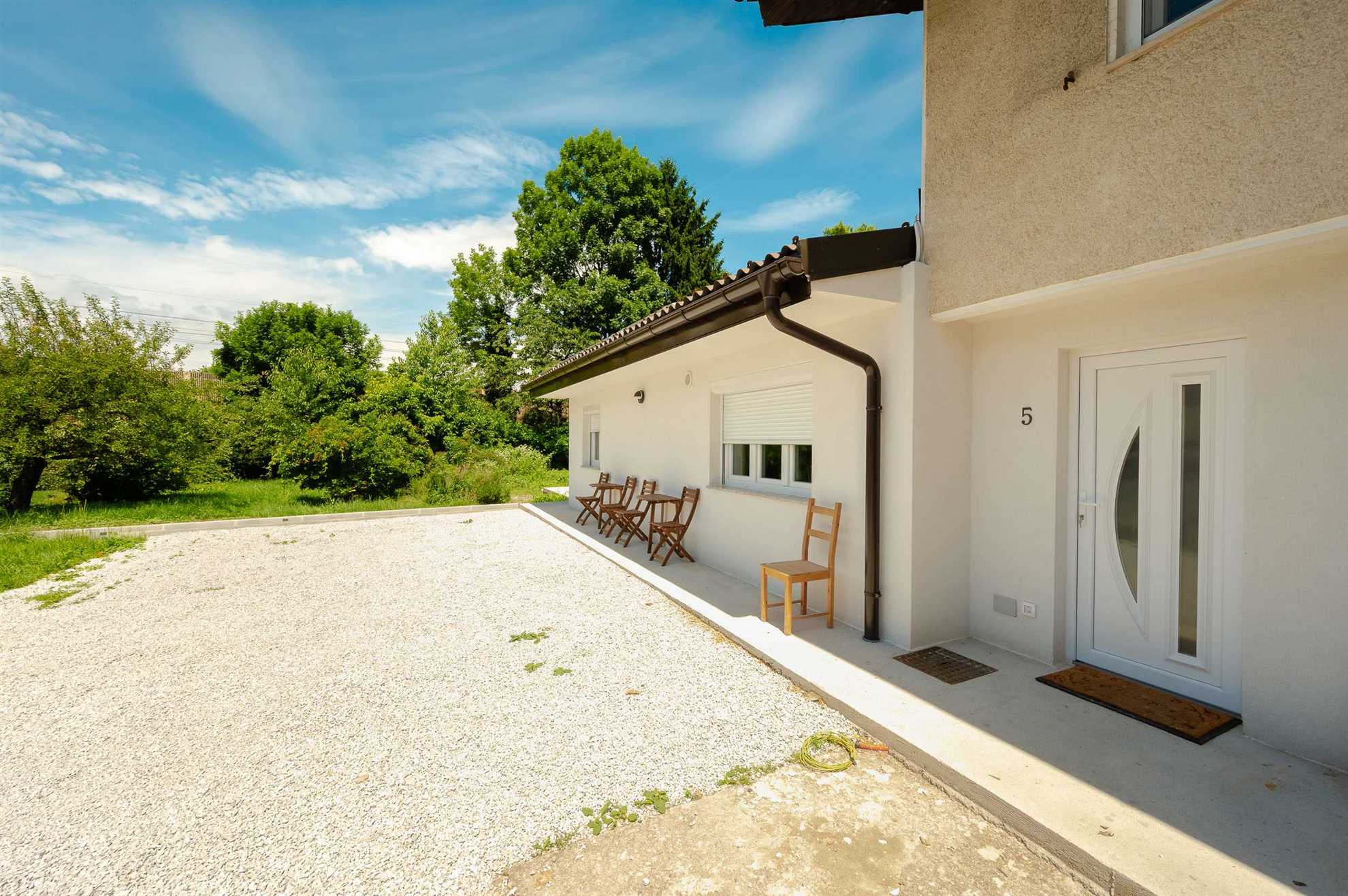 Argo 5, 5 pax Residence