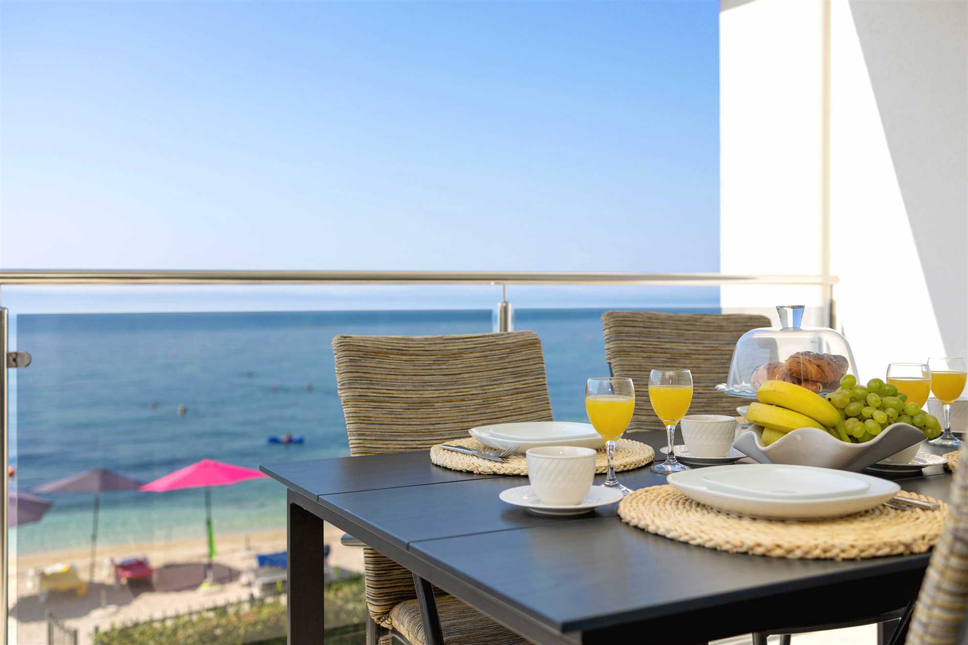 Seaside Luxury Apartment Tanita