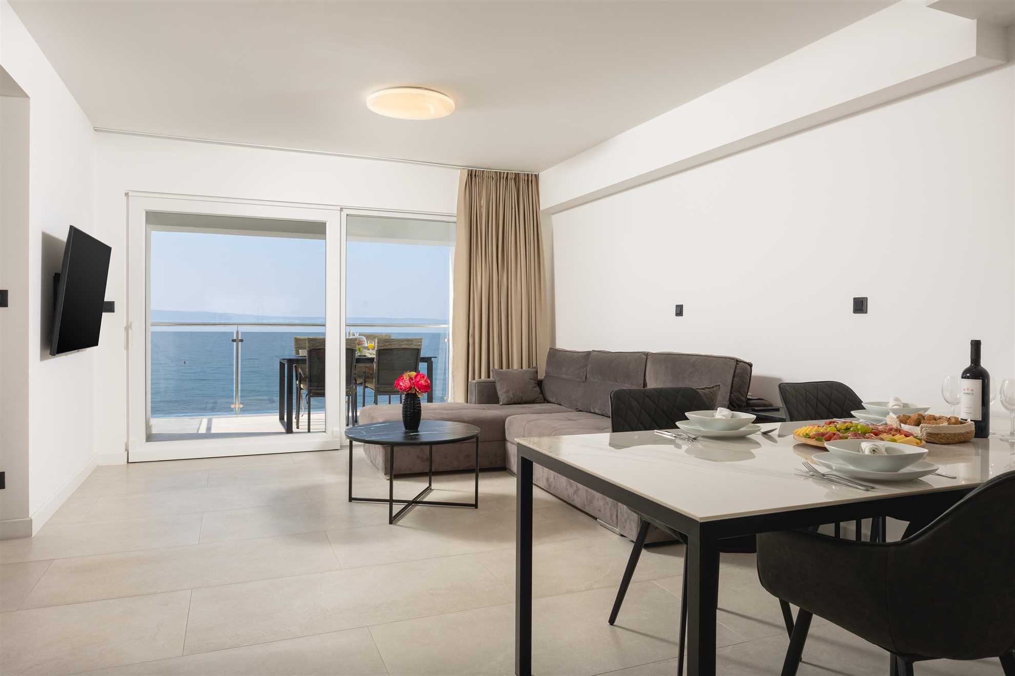 Seaside Luxury Apartment Tanita
