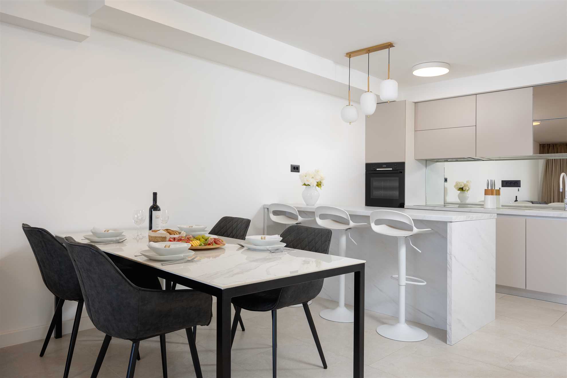 Seaside Luxury Apartment Tanita