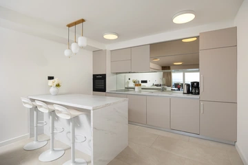 Podstrana Beach-Access 2-Bedroom Apartment for 6