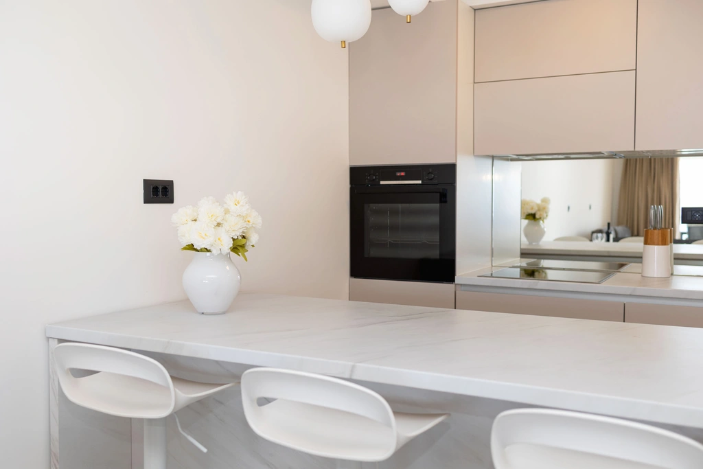 Podstrana Beach-Access 2-Bedroom Apartment for 6