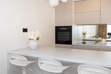 Podstrana Beach-Access 2-Bedroom Apartment for 6