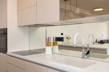 Podstrana Beach-Access 2-Bedroom Apartment for 6