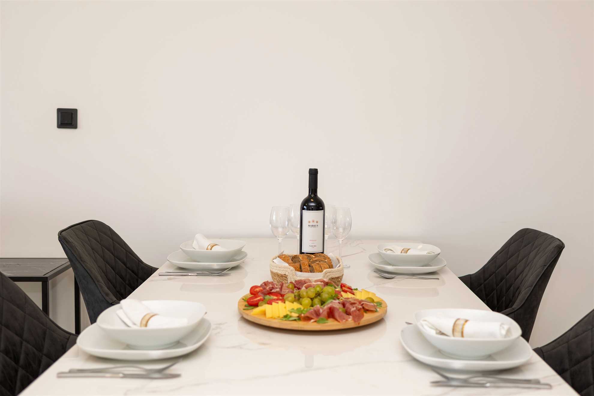Seaside Luxury Apartment Tanita