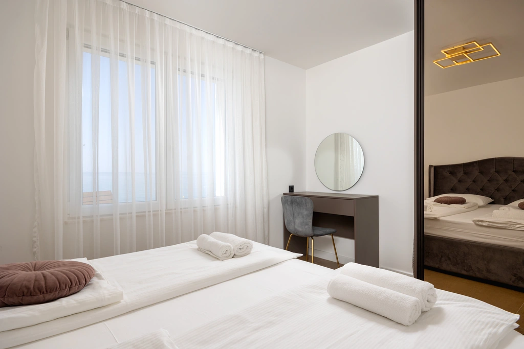 Podstrana Beach-Access 2-Bedroom Apartment for 6