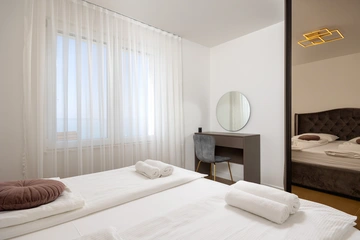 Podstrana Beach-Access 2-Bedroom Apartment for 6