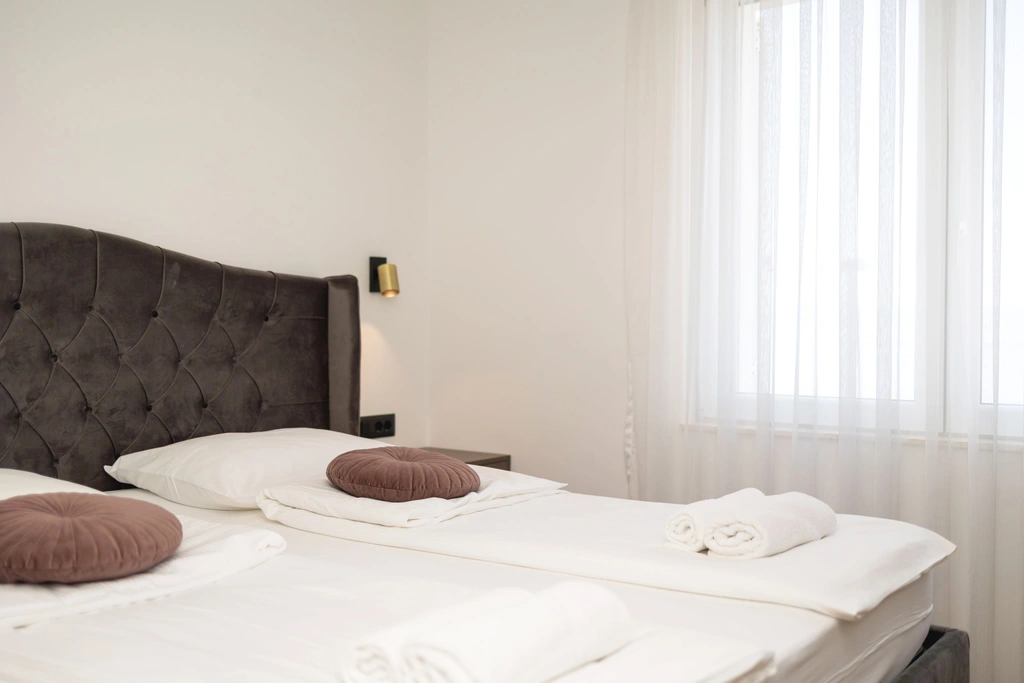 Podstrana Beach-Access 2-Bedroom Apartment for 6