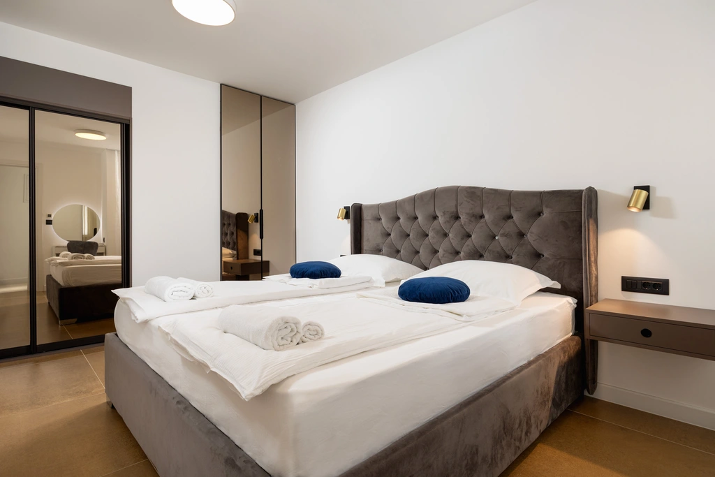 Podstrana Beach-Access 2-Bedroom Apartment for 6