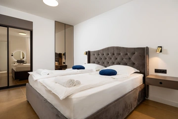 Podstrana Beach-Access 2-Bedroom Apartment for 6