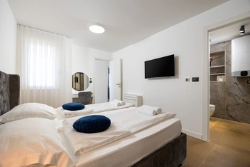 Podstrana Beach-Access 2-Bedroom Apartment for 6