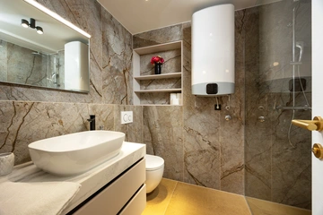 Podstrana Beach-Access 2-Bedroom Apartment for 6