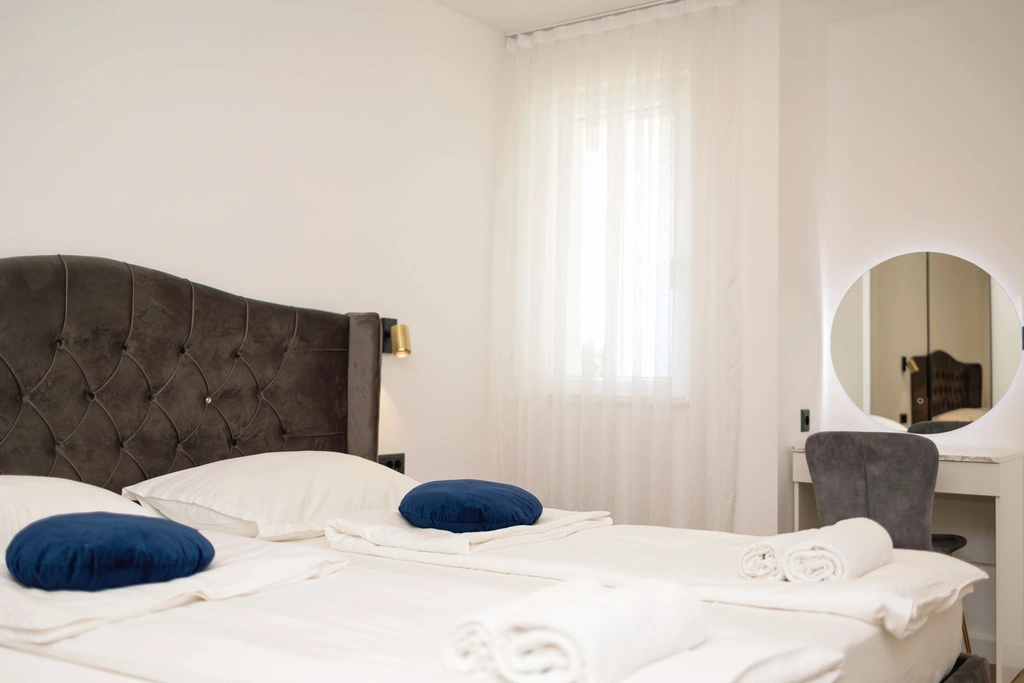 Podstrana Beach-Access 2-Bedroom Apartment for 6