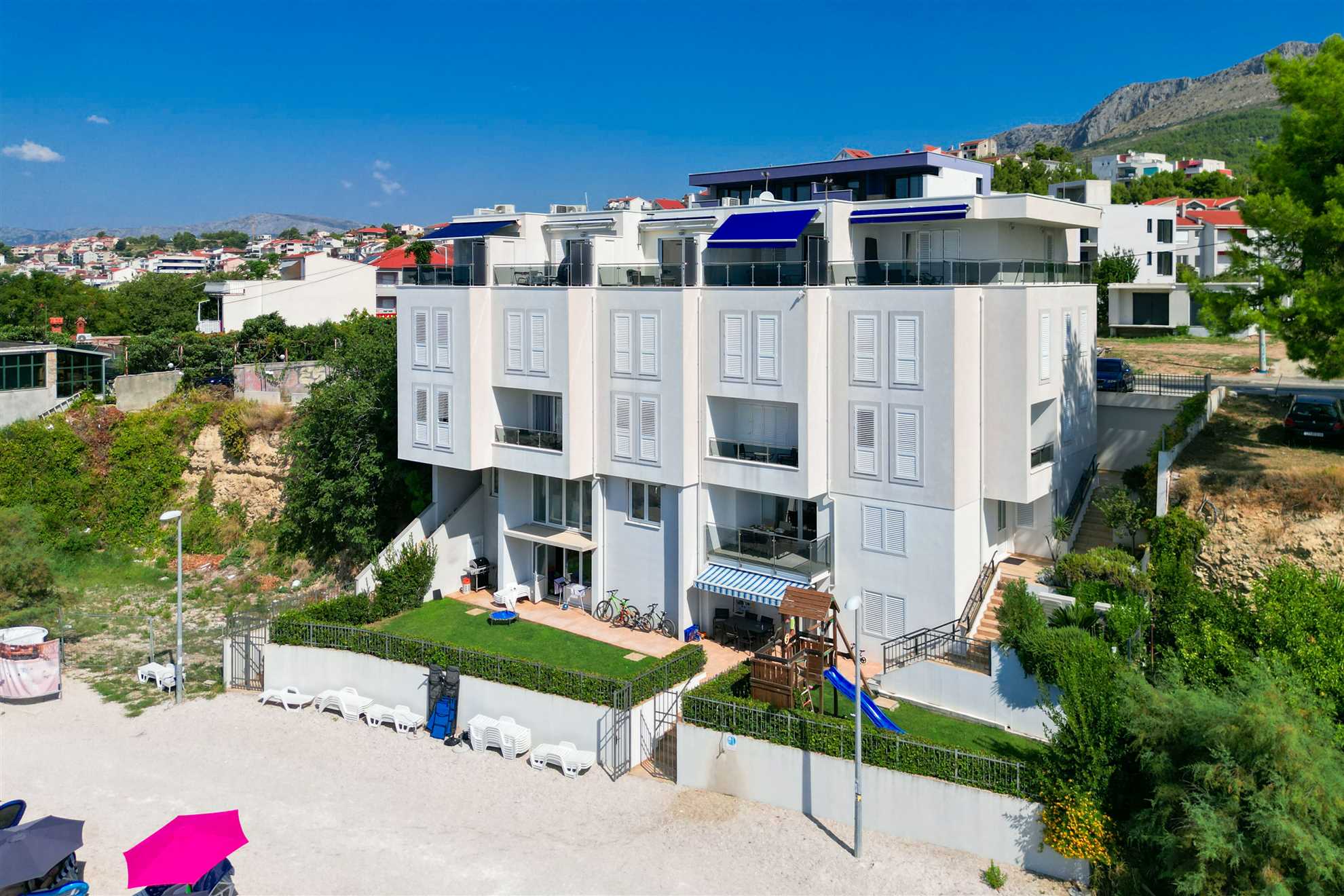 Seaside Luxury Apartment Tanita