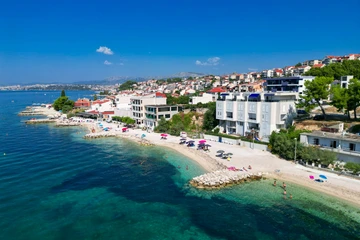 Podstrana Beach-Access 2-Bedroom Apartment for 6