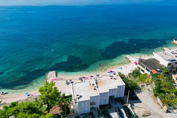 Podstrana Beach-Access 2-Bedroom Apartment for 6