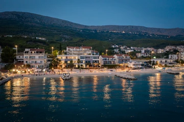 Podstrana Beach Penthouse with Private Jacuzzi