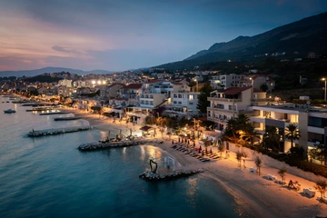 Podstrana Beach Penthouse with Private Jacuzzi