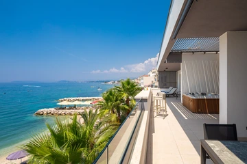 Podstrana Beach Penthouse with Private Jacuzzi