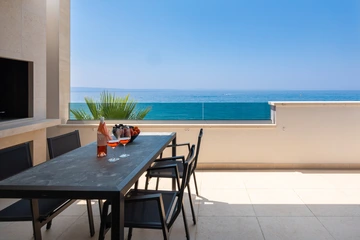Podstrana Beach Penthouse with Private Jacuzzi